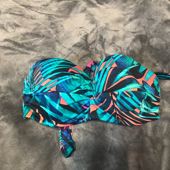 PINK Victoria's Secret Other - Pink Victoria’s Secret twisted bikini top